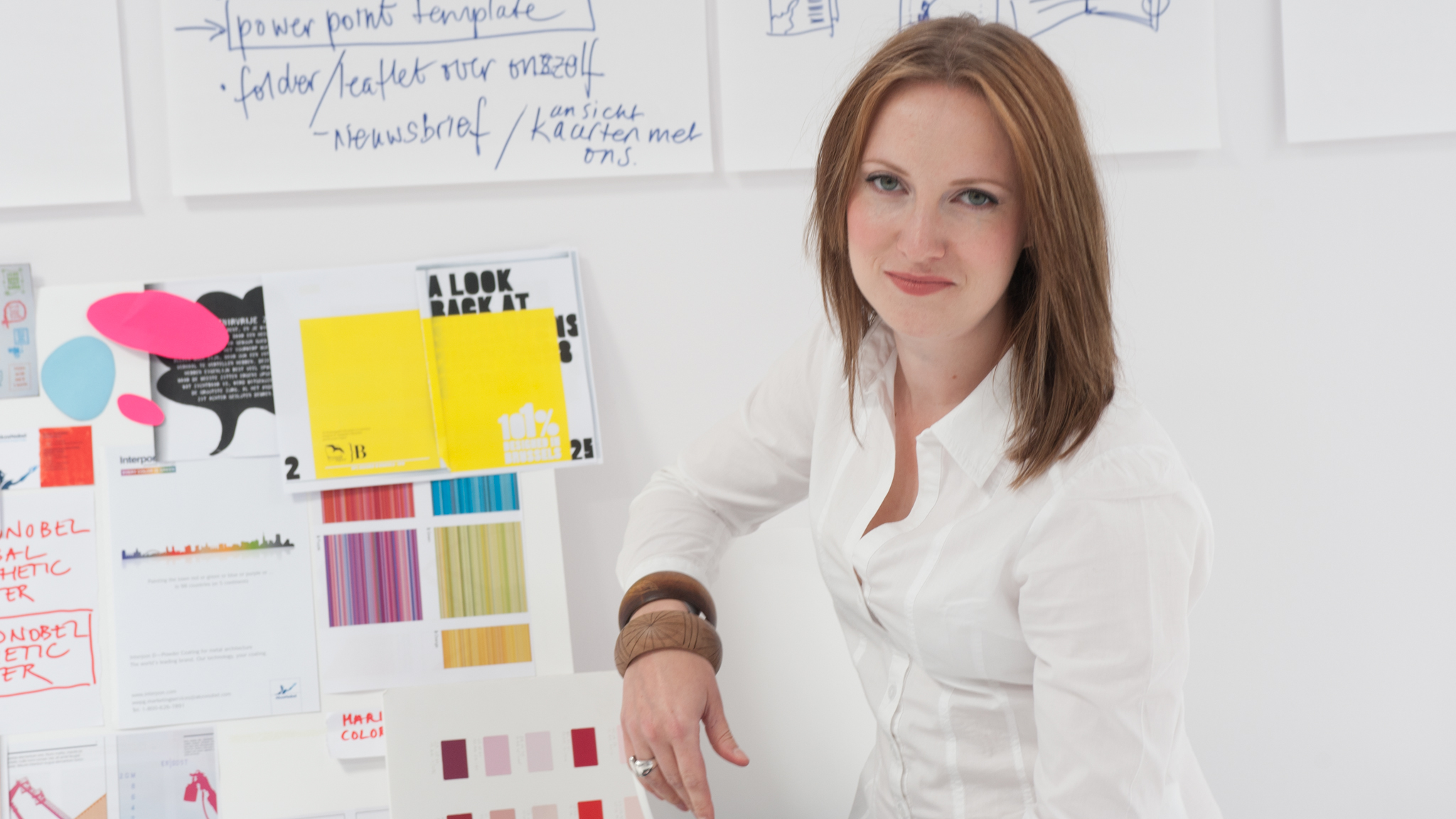 Louise Smith (Yellows) Dėl savo gebėjimo pastebėti pasaulines tendencijas Louise yra nepakeičiama prognozuojant kiekvienų metų spalvų madas.