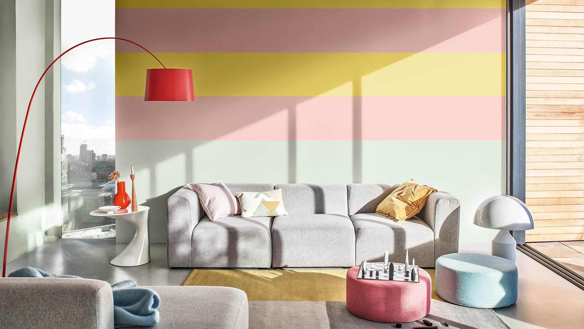 Ryški dryžuota svetainė cf20_bright_living_room